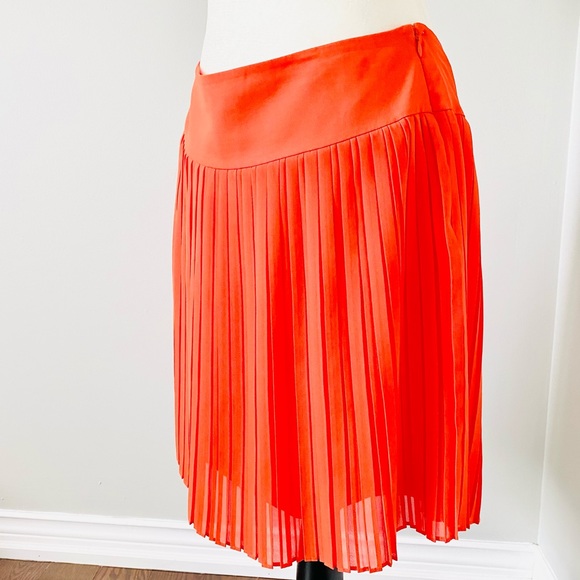 Ann Taylor Loft Pleated Short Skirt - Picture 4 of 6